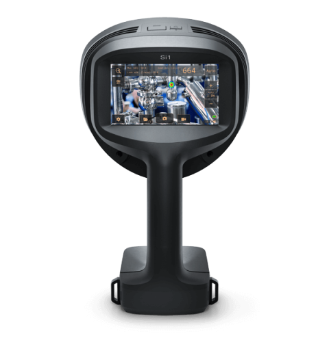 La caméra à ultrasons FLIR Si1-LD vue de face. L'écran affiche une image montrant une fuite ainsi que des informations sur la fuite.
